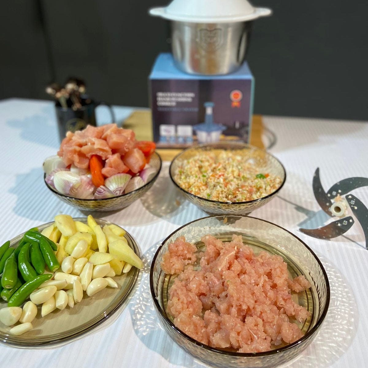 up down hand pressure vegetable chopper steel bowl 2.liter up down hand pressure vegetable chopper steel bowl 2.liter